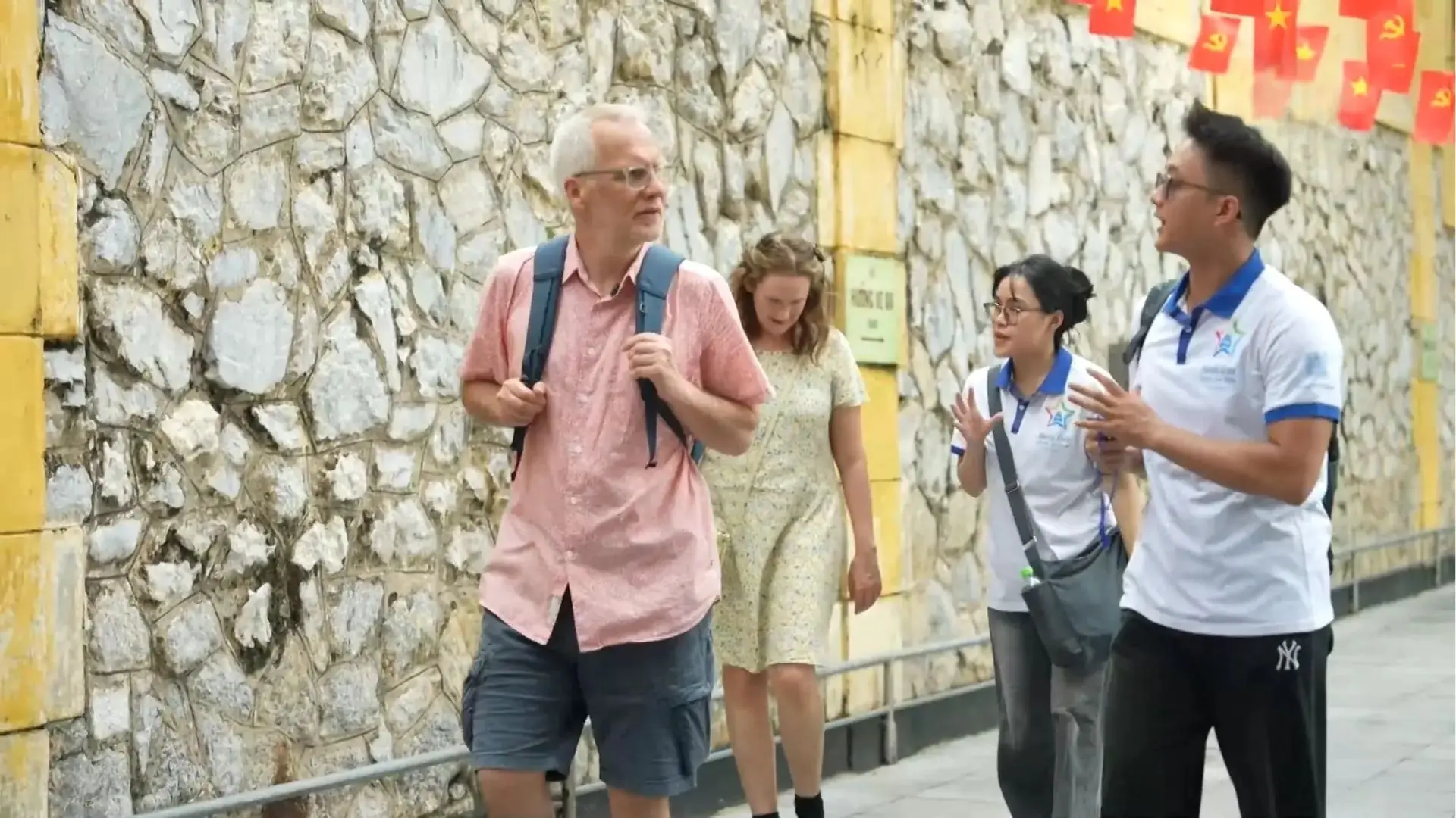 Dẫn tour ở Hà Nội